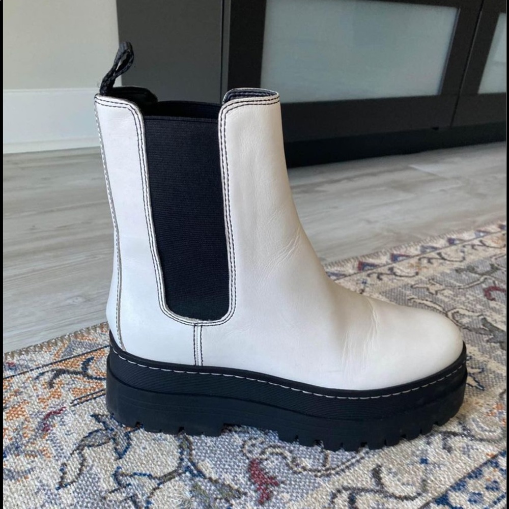 Women’s 8.5 Marc fisher White Platform Boots - Picture 3 of 10